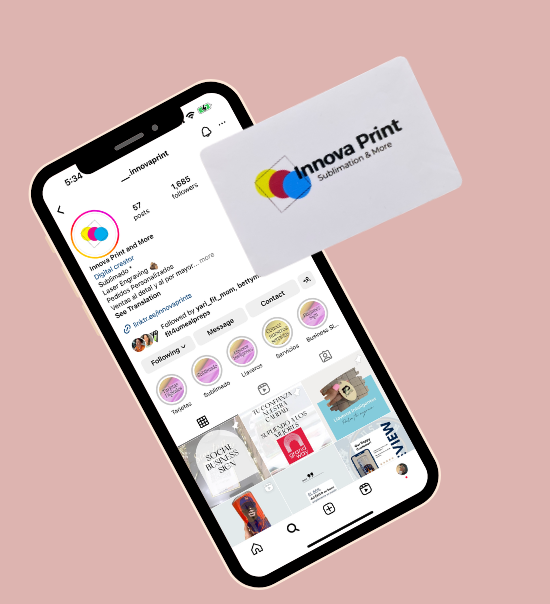 Tarjeta Inteligente NFC mostrando diseño elegante y tecnología avanzada para conexión instantánea.